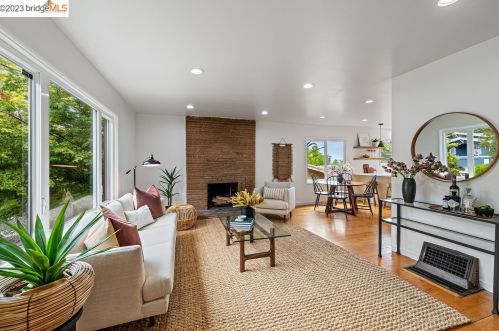 4817 Brookdale Ave, Oakland CA  94619-2510 exterior