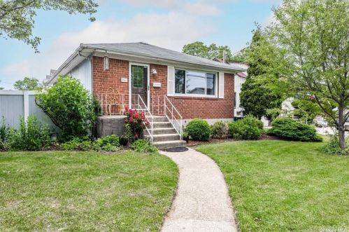 2541 Columbus Ave, North Bellmore, NY 11710-1711