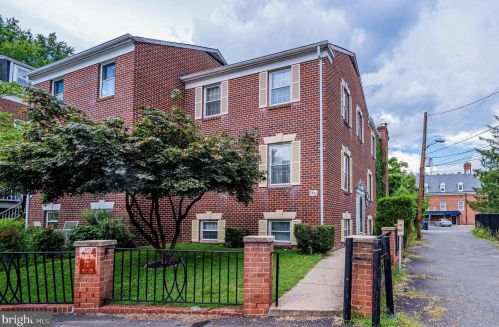 3851 Oliver St, Washington, DC 20015-2961