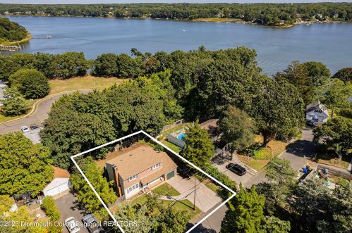 153 Hilltop Dr, Bricktown, NJ 08724-1313
