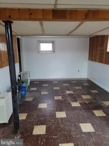 4703 Eads St, Washington, DC 20019-4612