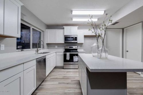 8913 53rd Dr, Glendale, AZ 85302-4850
