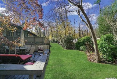 8 Wimbledon Ct, Muttontown NY  11753-2821 exterior