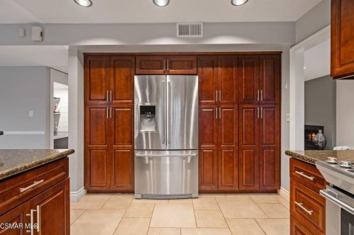 2005 Hull Ct, Simi Valley CA 93063-3701 exterior