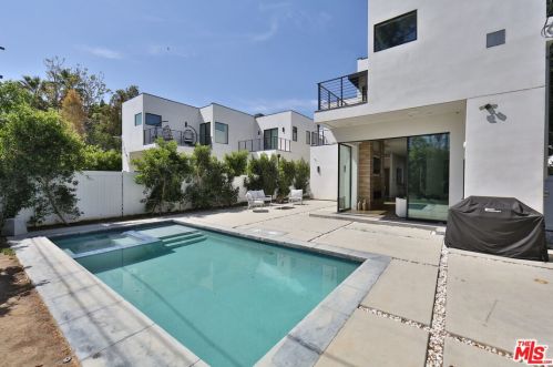 5128 Noble Ave, Van Nuys CA  91403-1376 exterior