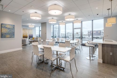 2101 Market St, Philadelphia PA  19103-1313 exterior