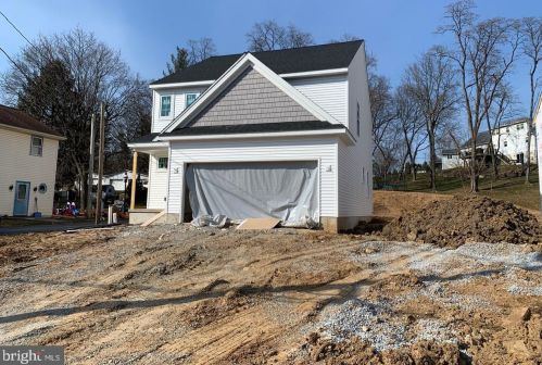 205 Main St, Brownstown, PA 17508-5068