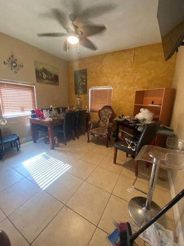 318 17th St, Hialeah, FL 33010-3140