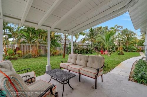 320 4 Ave, Delray Beach FL  33444-2717 exterior