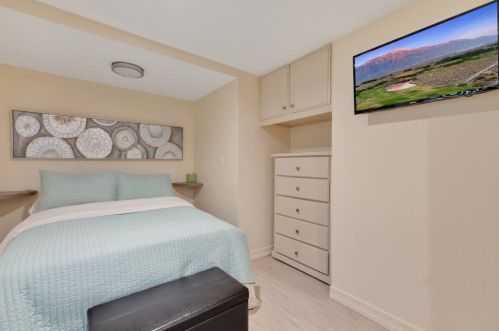 70 Santa Monica St, Palm Springs CA  92264-5257 exterior