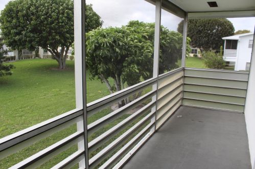 282 Camden L, West Palm Beach FL  33417-2057 exterior