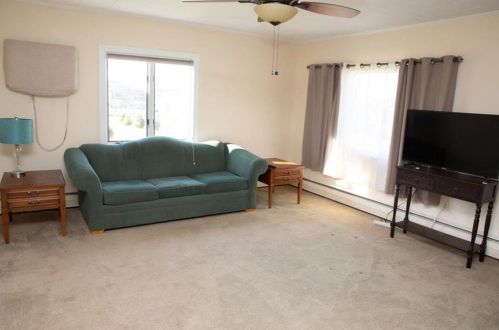 698 Dogwood Rd, Walnutport PA 18088-9522 exterior