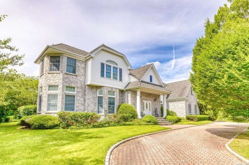 115 Fig Dr, Huntington Station, NY 11746-5656