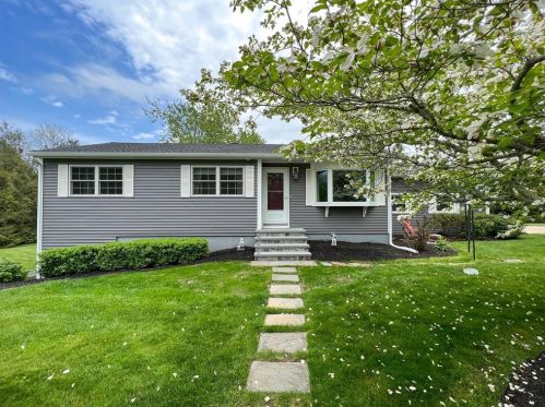 88 Woodhaven Rd, North Kingstown, RI 02852-6939
