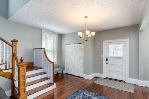 4215 Floral Ave, Cincinnati, OH 45212-3216