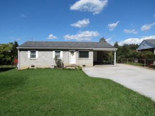 131 Valley Cir, Johnson City, TN 37615-3762