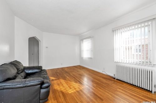 532 3rd St, New Hyde Park, NY 11040-2832