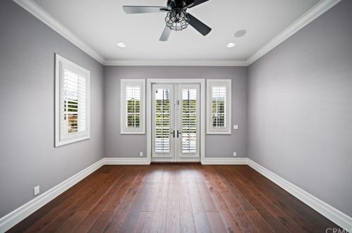 920 Kings Rd, Newport Beach CA  92663-5718 exterior