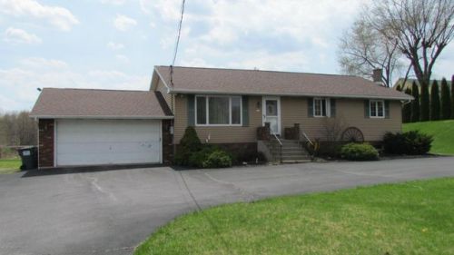 77 Franklin St, Mayfield PA  18433-1652 exterior