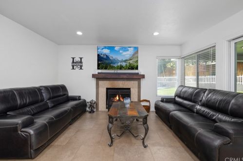 1373 Cody Ct, Upland CA  91786-2123 exterior