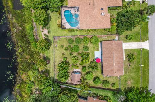 2373 Luau Ave, Fort Pierce, FL 34952-6883