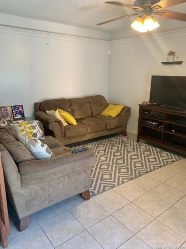 3469 52nd Ave, Hollywood, FL 33023-5418