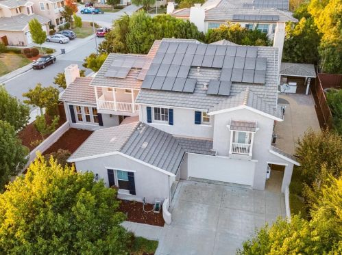 2075 Merlot Dr, Morgan Hill CA  95037-3883 exterior