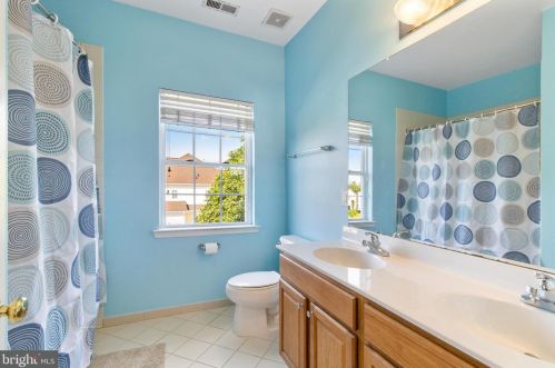 6 Nicole Ct, Swedesboro NJ  08085-3448 exterior