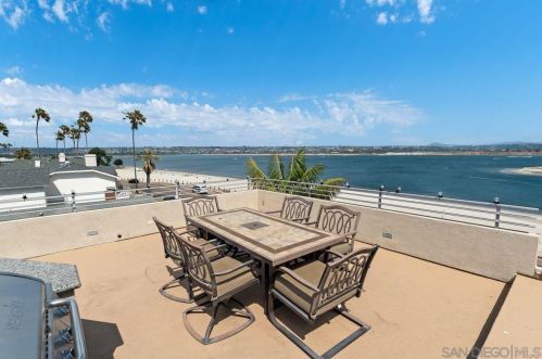 3328 Crown Pt Dr, San Diego CA 92109-6711 exterior