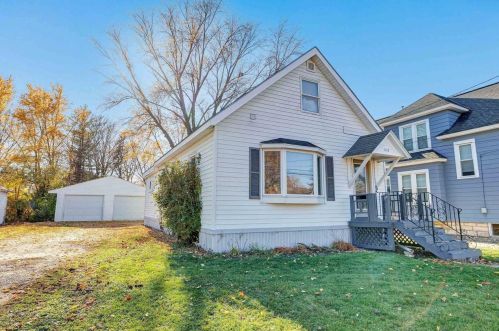 1216 Crooks St, Green Bay, WI 54301-3819