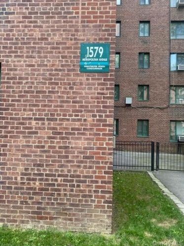1579 Metropolitan Ave, Bronx, NY 10462-6201