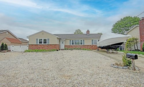 29 Longpoint Dr, Bricktown NJ  08723-7513 exterior