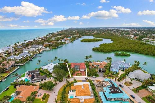 7 Sabre Ln, Naples, FL 34102-7953