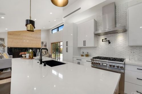 4709 Norwich Ave, Van Nuys CA  91403-2017 exterior