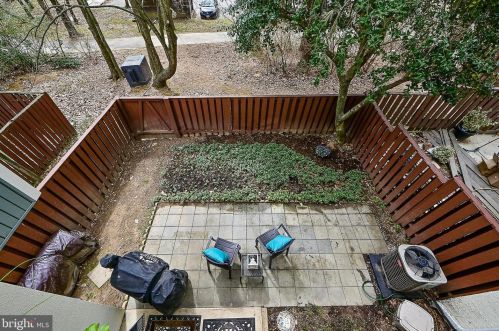 2414 Southgate Sq, Herndon VA  20191-1239 exterior