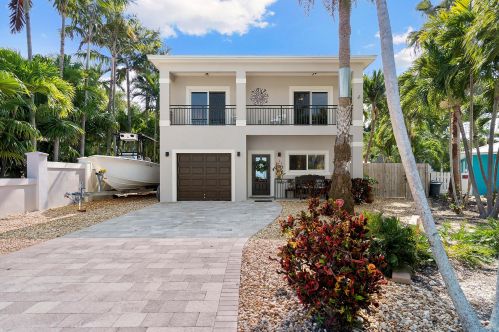 1 Marlin Ave, Key Largo, FL 33037-2914