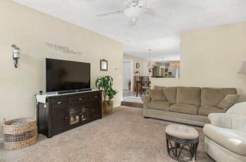 43 Ginger Trl, Coventry RI 02816-8262 exterior