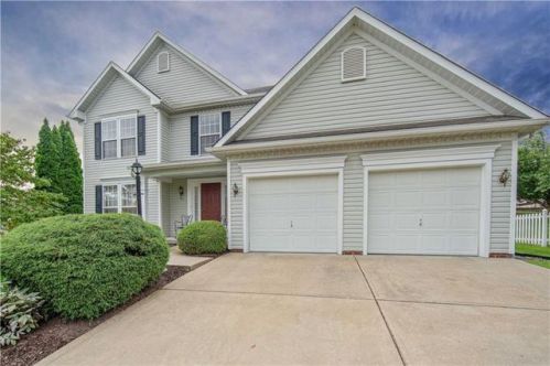 7501 Pine Creek Dr, Bridgeville, PA 15017-1228