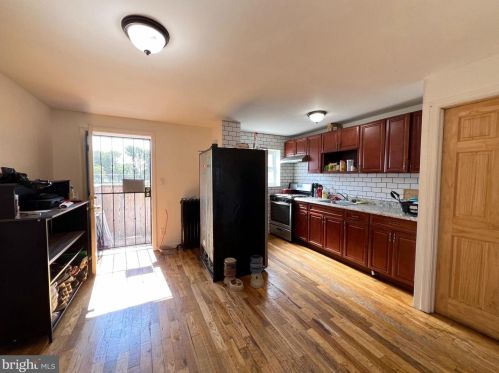 6810 Guyer Ave, Philadelphia PA 19142-2518 exterior