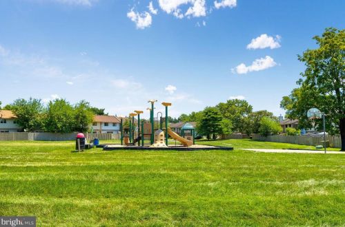 601 Clearwater Ct, Herndon VA  20170-4125 exterior