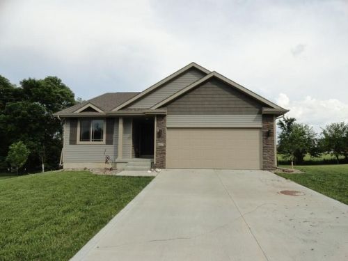 617 13th St, Adel, IA 50003