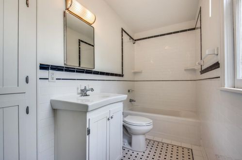 2220 Locust St, Denton TX  76209-1806 exterior