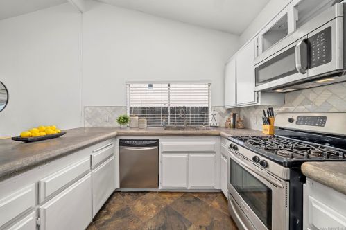 29083 Palm View St, Lake Elsinore CA  92530-7210 exterior