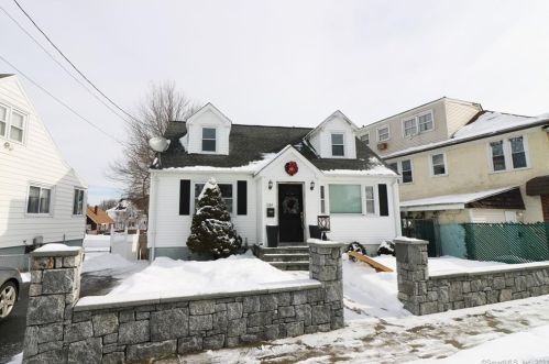 1584 Madison Ave, Bridgeport, CT 06606-4546