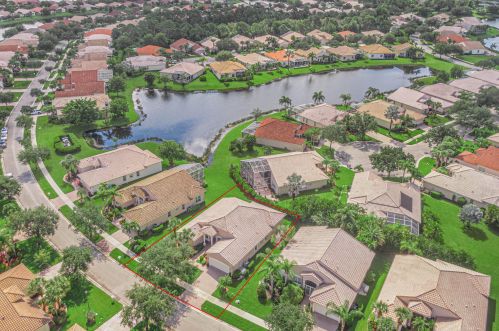 521 Blue Lake Dr, Fort Pierce, FL 34986-2649