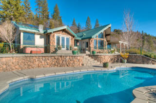 19200 Mountain Maple Rd, Lakehead, CA 96051-9621