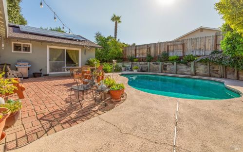 430 Willamette Dr, Vacaville CA  95688-4228 exterior