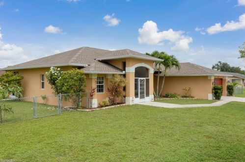 242 Richmond Ave, Lehigh Acres, FL 33936-7552