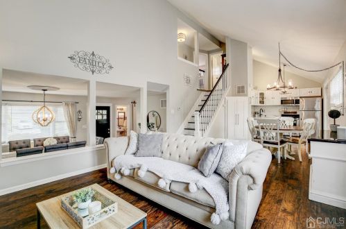 10 Calvin Ct, Old Bridge NJ  08857-2147 exterior