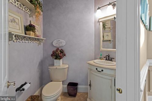 175 Edwards Dr, Southampton PA 18966-1174 exterior